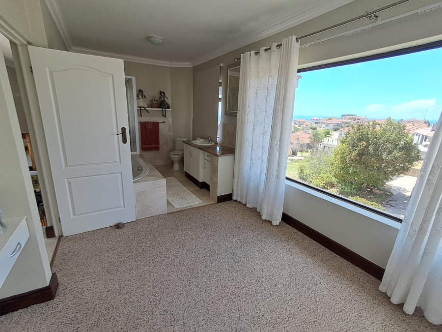 5 Bedroom Property for Sale in Avonddans Western Cape